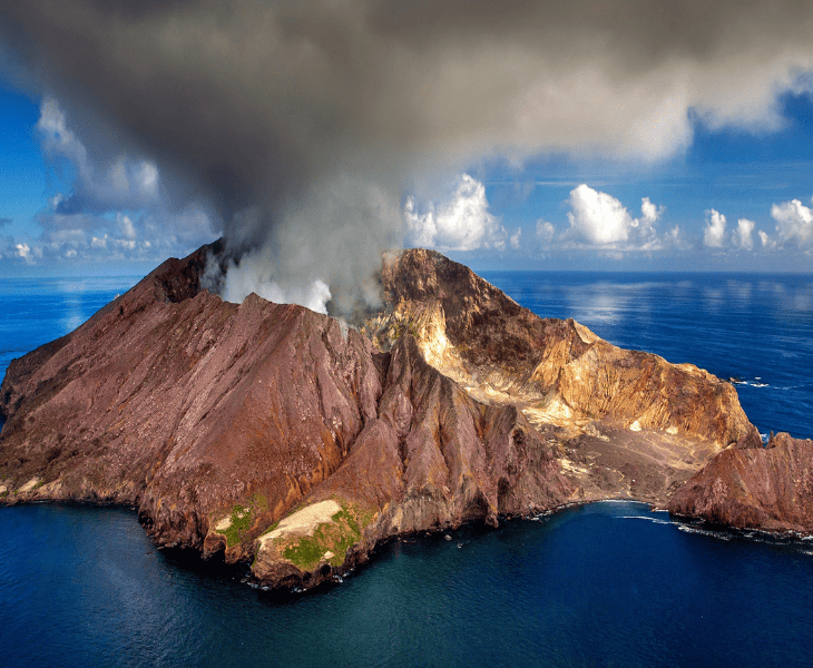 How Do Volcanoes Form at Divergent Boundaries? (Guide)
